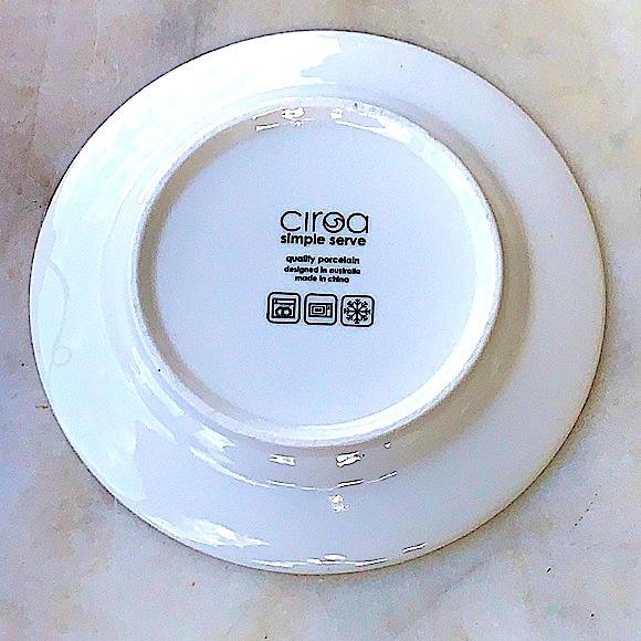 CIROA “SNOWFLAKE ORNAMENTS” SET OF 4 APPETIZER PLATES NWT RED SIMPLE SERVE - Picture 5 of 6